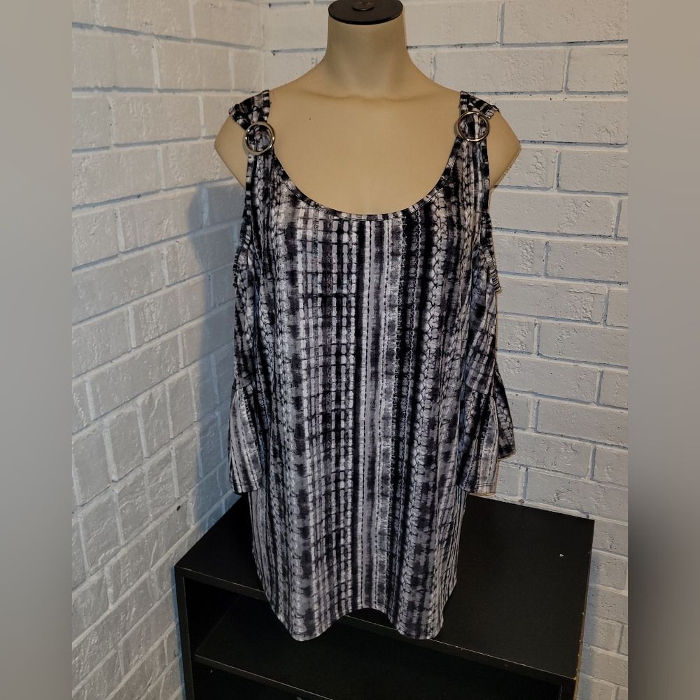 Robert Louis Women's Cold Shoulder Top with Ring Detail Size Large